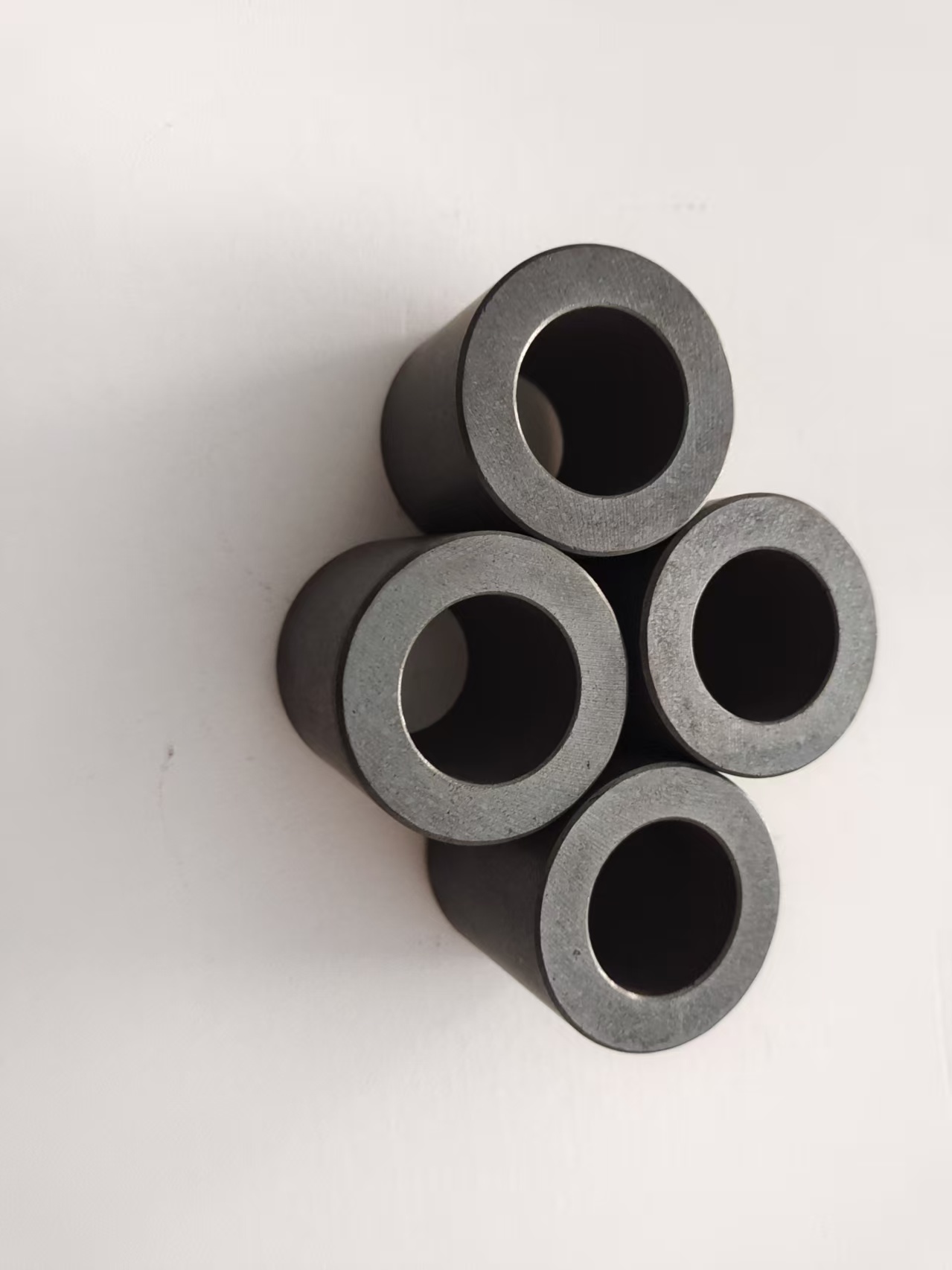 Последние блоги о компании Оптимизация магнитной цепи спикера голосовой катушки: Руководство по проектированию единообразия распределения потока в ферритных кольцевых магнитах